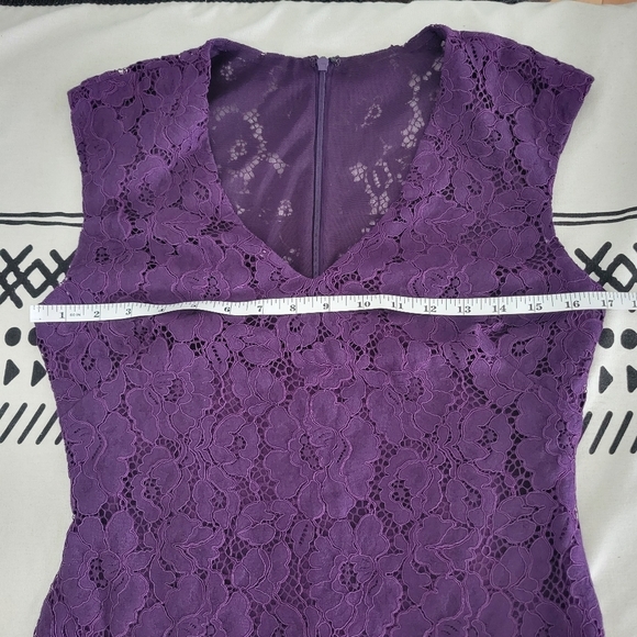 Lauren Ralph Lauren Women's Purple Lace V-neck Sheath Dress Size 4 - Picture 9 of 13